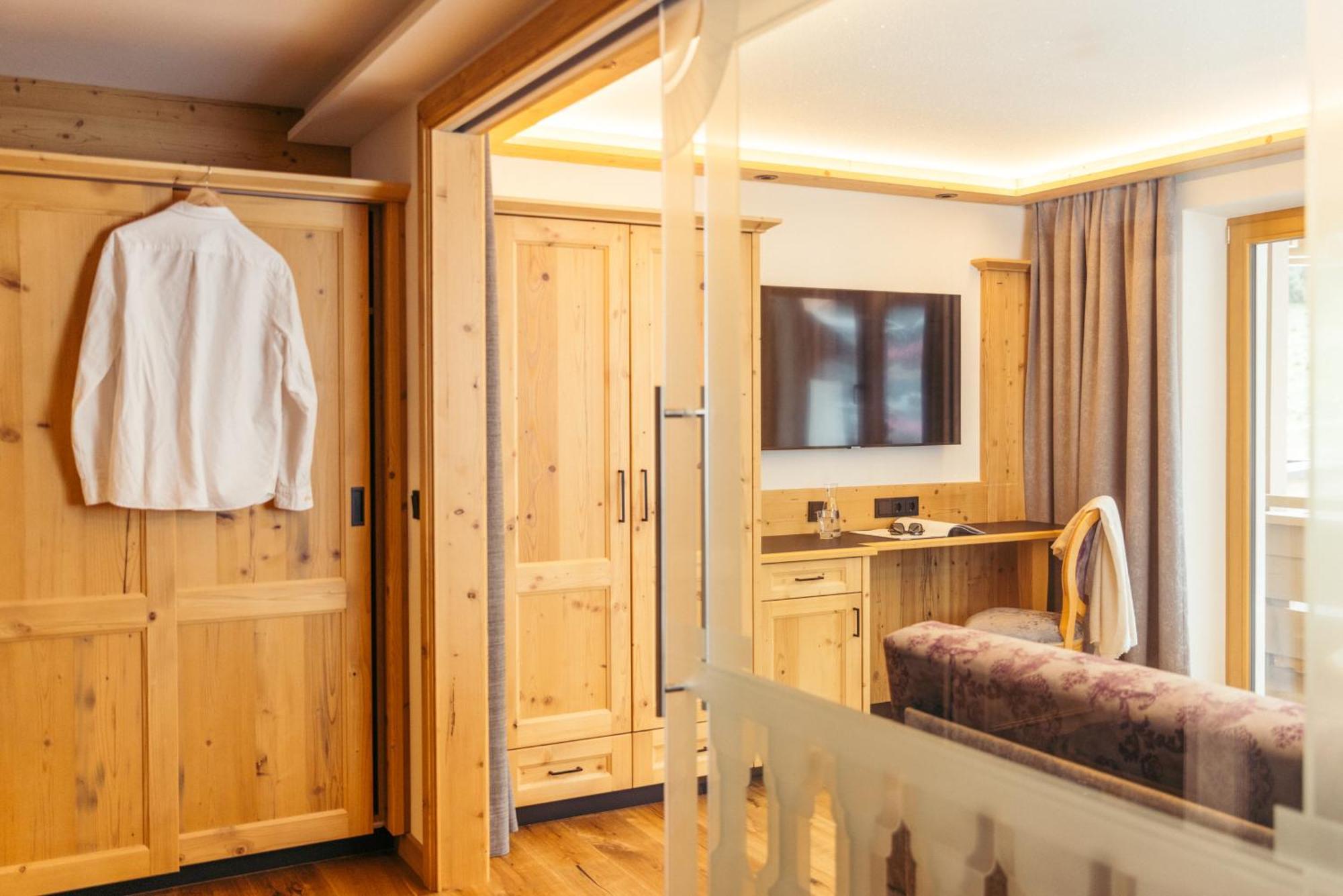 Hotel NeuhinterТукс Екстериор снимка