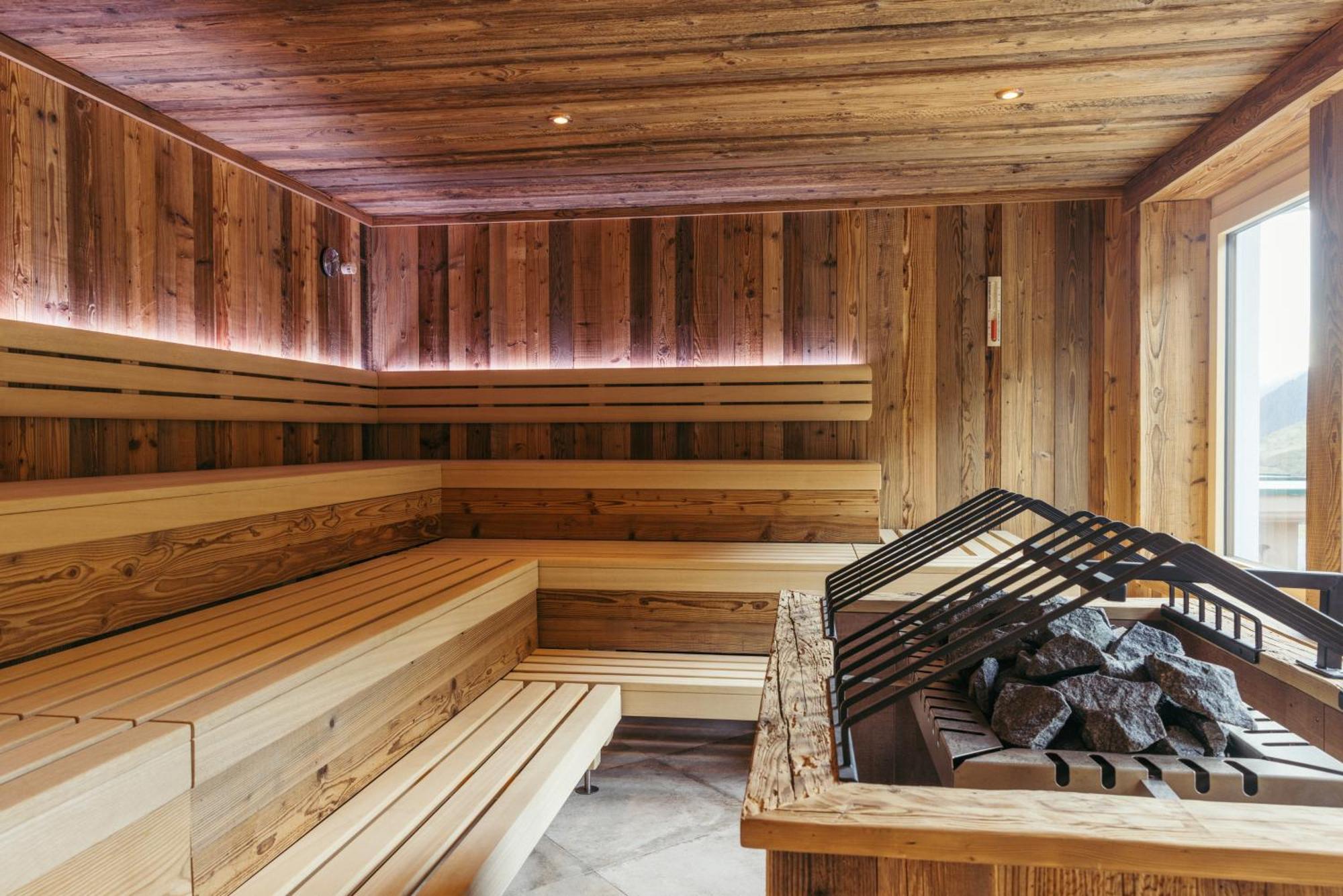 Hotel NeuhinterТукс Екстериор снимка