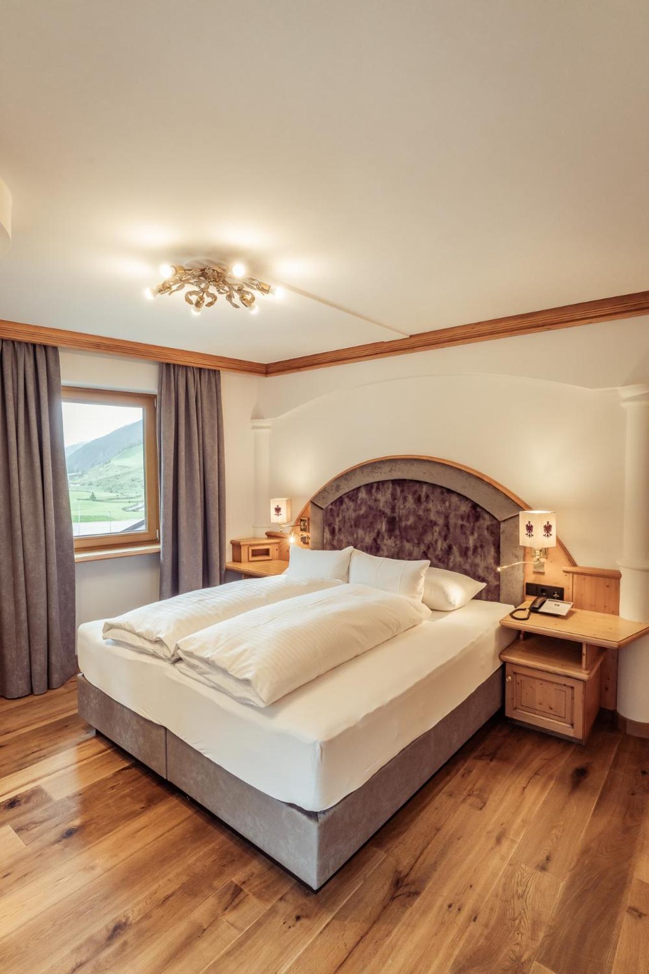 Hotel NeuhinterТукс Екстериор снимка